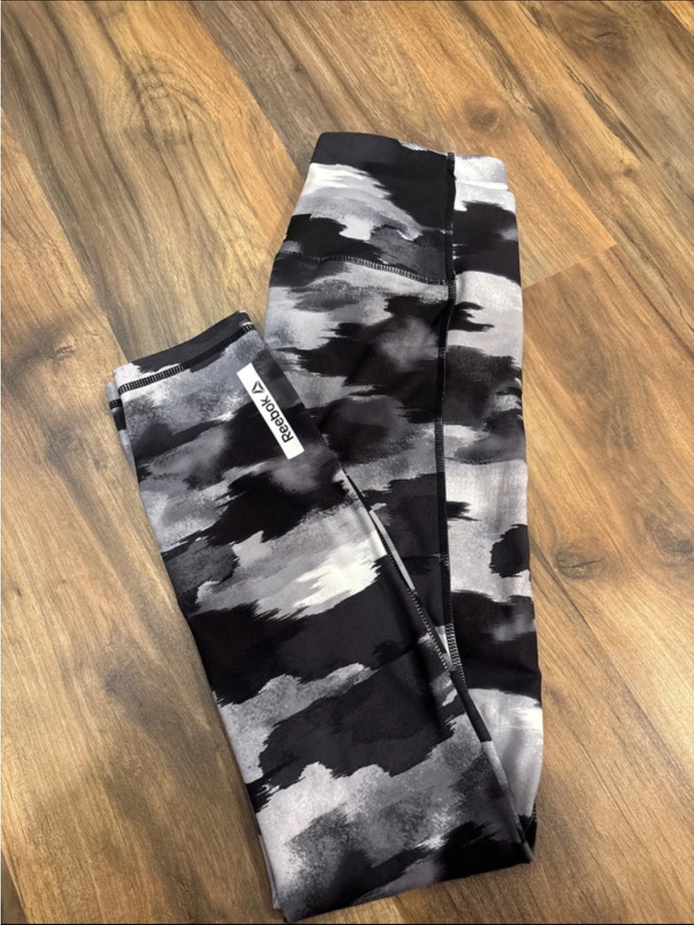 Reebok NWOT Black & Gray Print Leggings